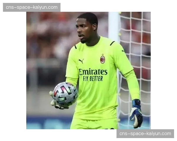 AC米兰官方确认，迈尼昂因内收肌轻微拉伤将缺阵两周